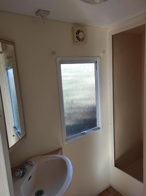 Mobil-Home Dans Un Beau Cadre A 15 Km Des Plages. Lunel  Luaran gambar