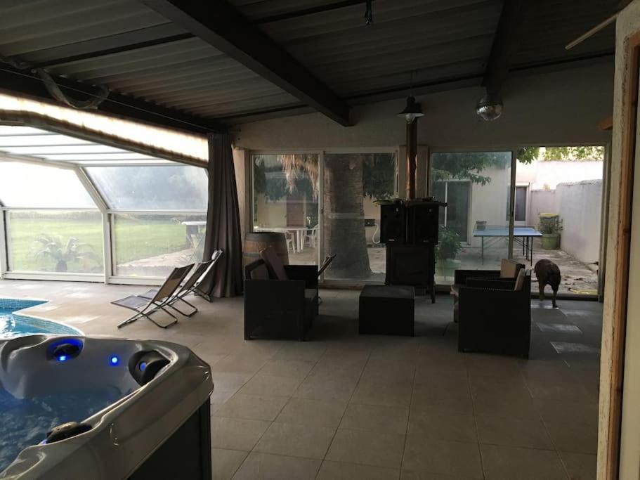 Mobil-Home Dans Un Beau Cadre A 15 Km Des Plages. Lunel  Luaran gambar