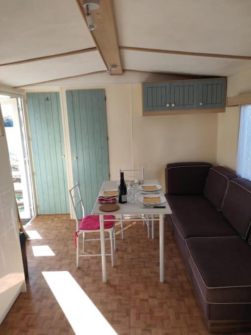 Mobil-Home Dans Un Beau Cadre A 15 Km Des Plages. Lunel  Luaran gambar