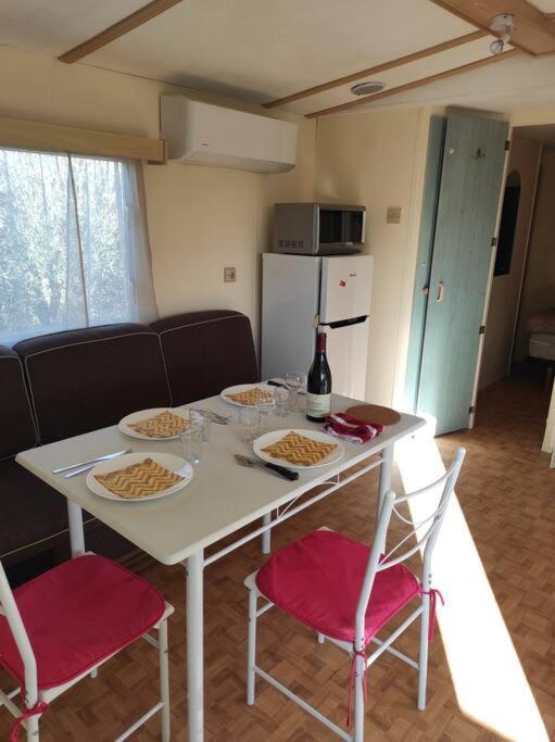 Mobil-Home Dans Un Beau Cadre A 15 Km Des Plages. Lunel  Luaran gambar